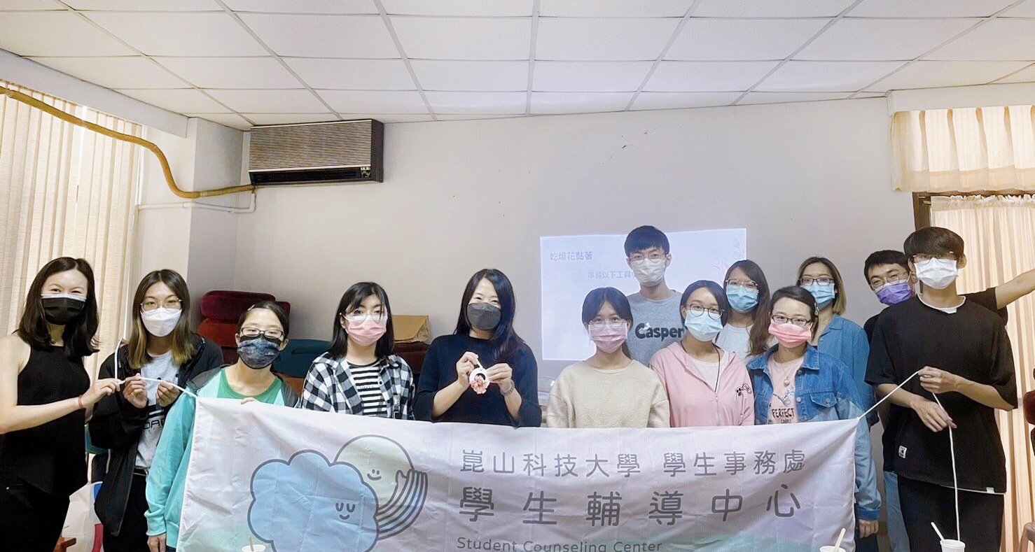 【講座紀錄】2022年五月|崑山科技大學|芳療手帳課、手捏花瓣精油泡澡球、星座芳療-隨身聞香棒、不凋花擴香石 【講座紀錄】2022年五月|崑山科技大學|芳療手帳課、手捏花瓣精油泡澡球、星座芳療-隨身聞香棒、不凋花擴香石